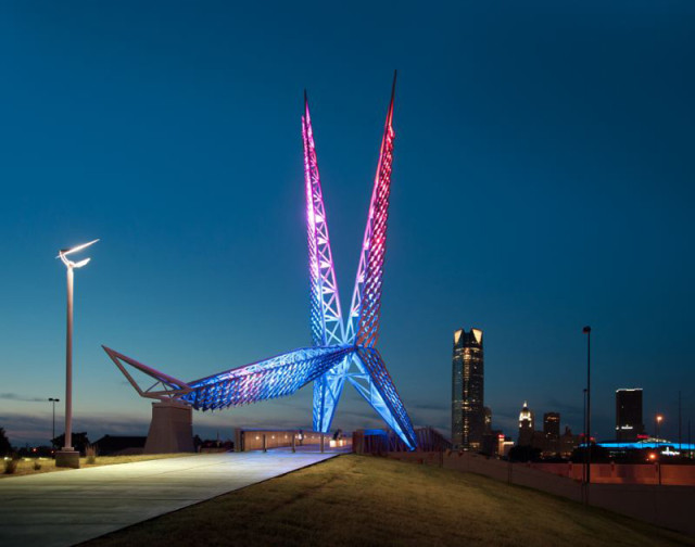 The Beautiful Skydance Bridge Glows With Its Lumiflon FEVE Coating
