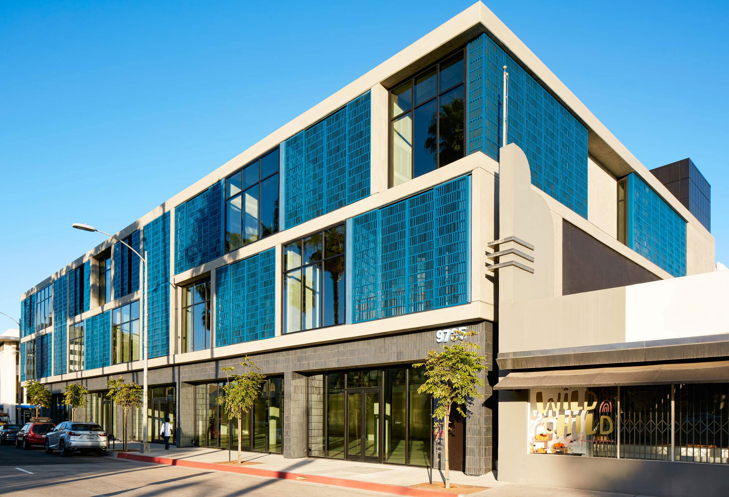 Modern Office Complex In Culver City Features Operable Perforated Façade –  Lumiflon FEVE Resins