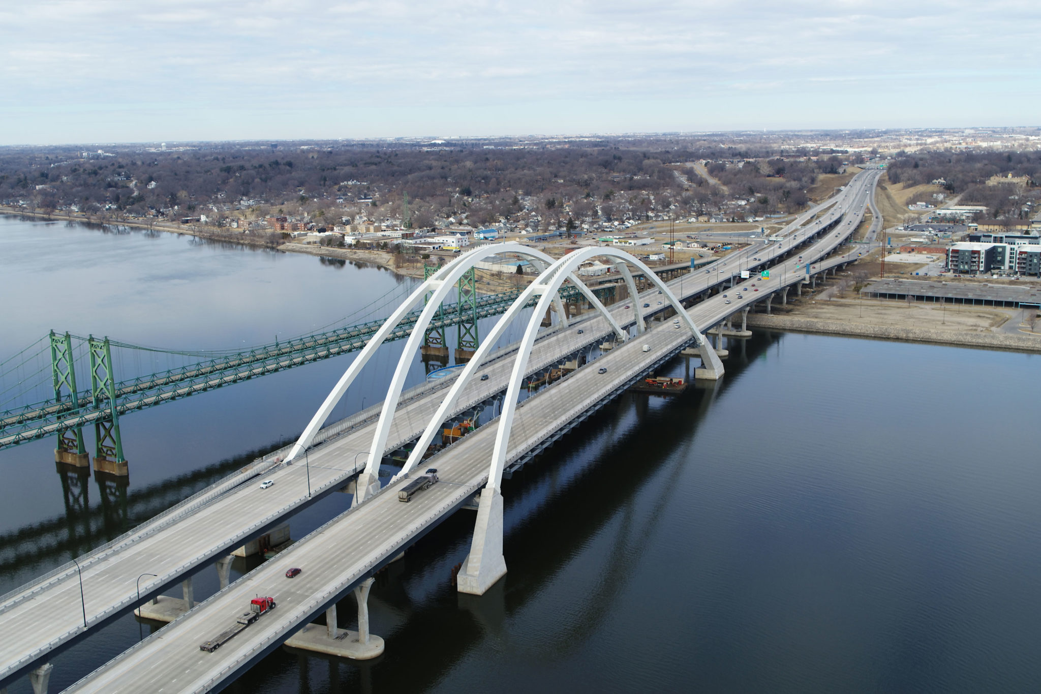 Massive River-Crossing Arches Complete New I-74 Mississippi River 