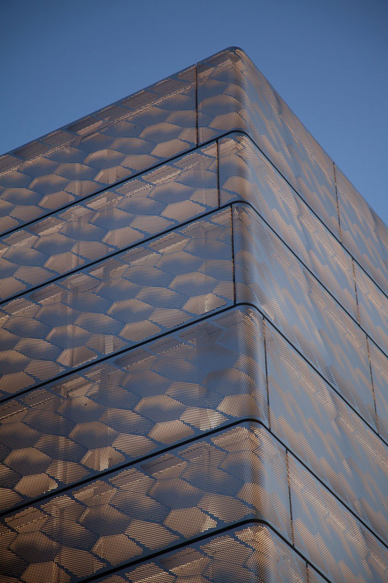 Marc Jacobs Tokyo Building Japan Jaklitsch Gardner Architects ALPOLIC ACM Lumiflon FEVE Resin