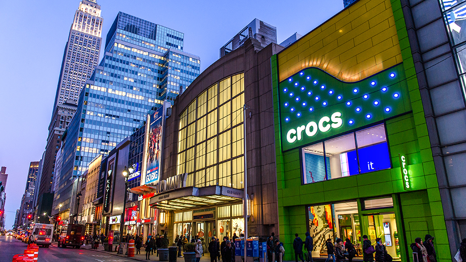 crocs store roosevelt field mall